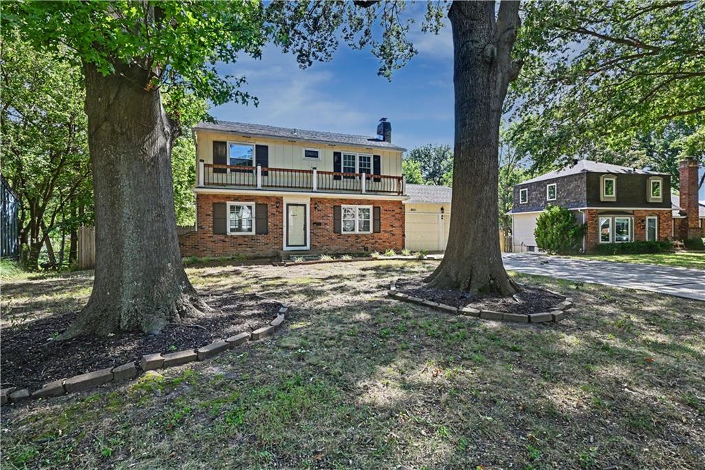 8901 W 98th Ter, Overland Park, KS 66212