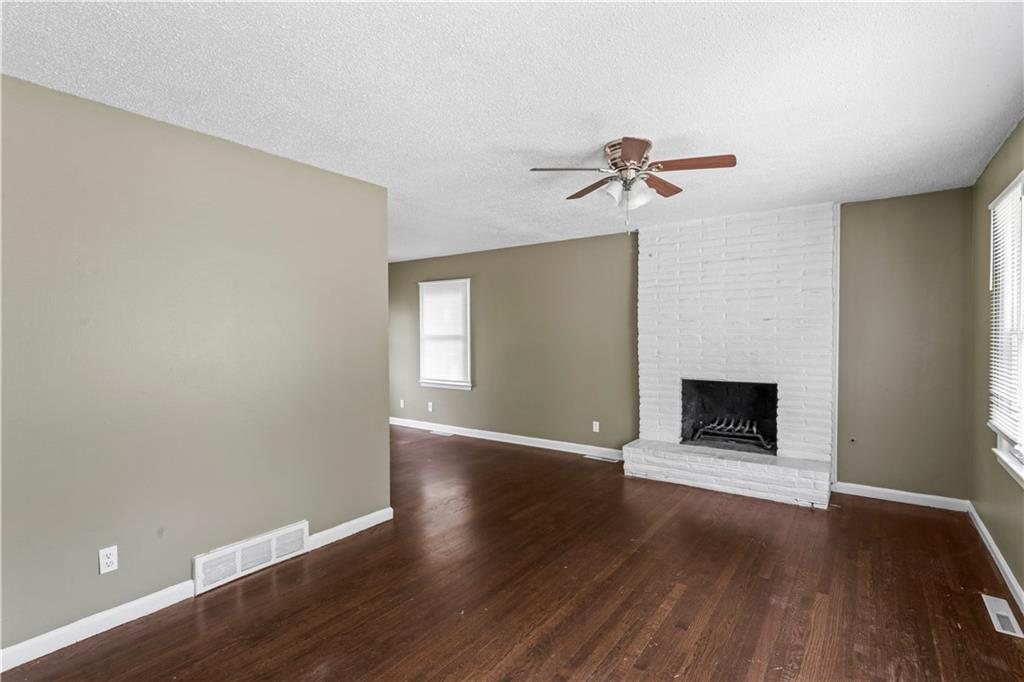 5906 E 97th St, Kansas City, MO 64134