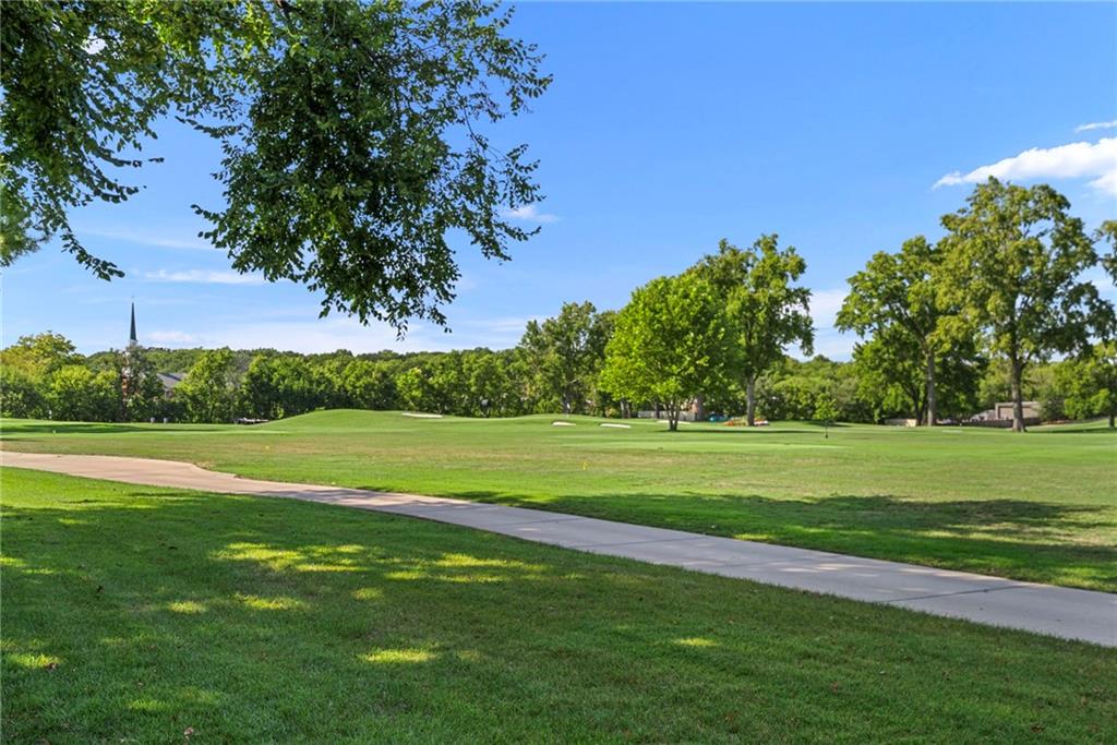 3512 W 71st St, Prairie Village, KS 66208