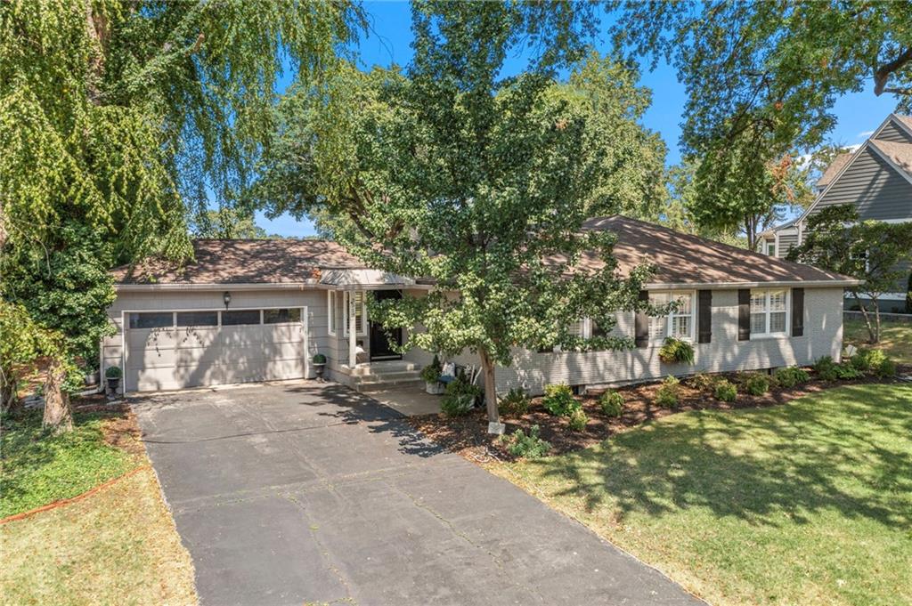3512 W 71st St, Prairie Village, KS 66208