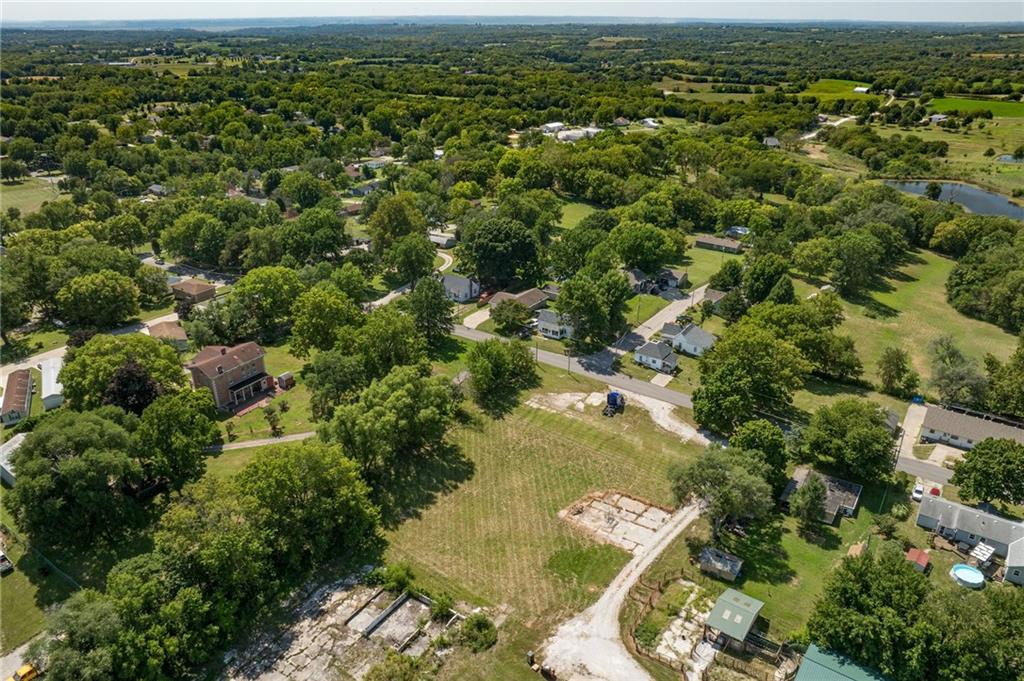 N 13th Ter, Savannah, MO 64485