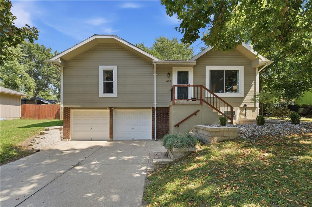 413 SE Annette St, Lee's Summit, MO 64063