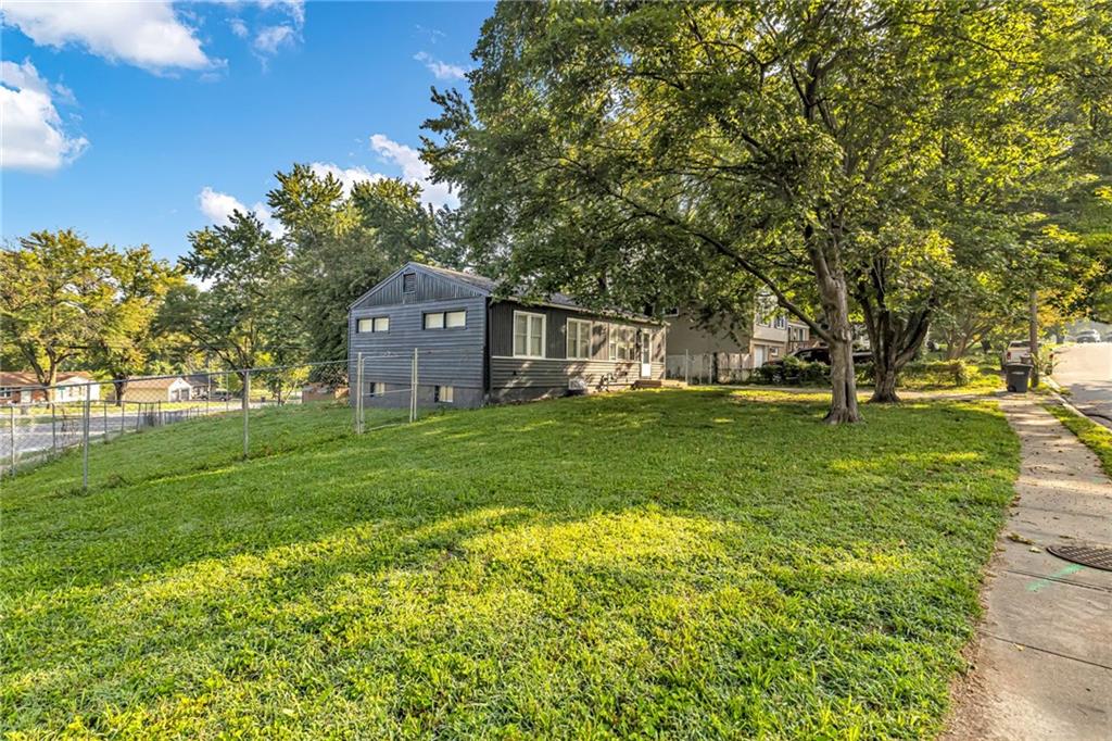 604 W 38th St, Independence, MO 64050
