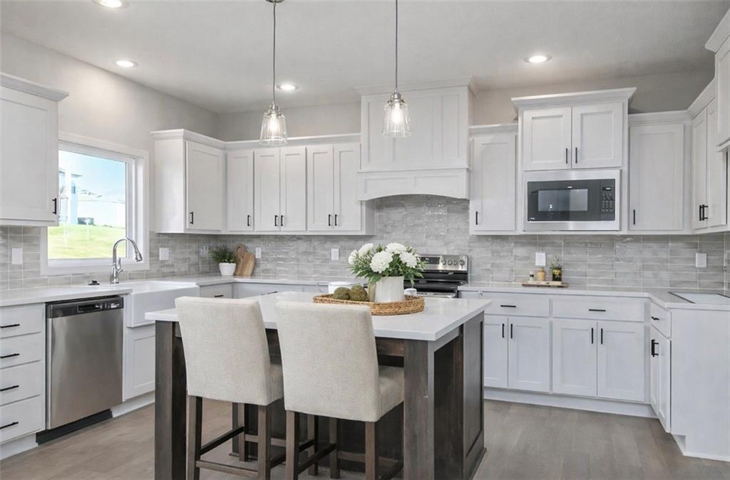 6100 Barth Rd, Shawnee, KS 66226