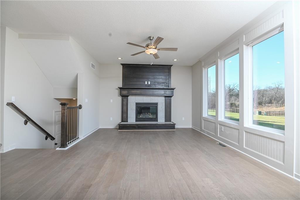6100 Barth Rd, Shawnee, KS 66226