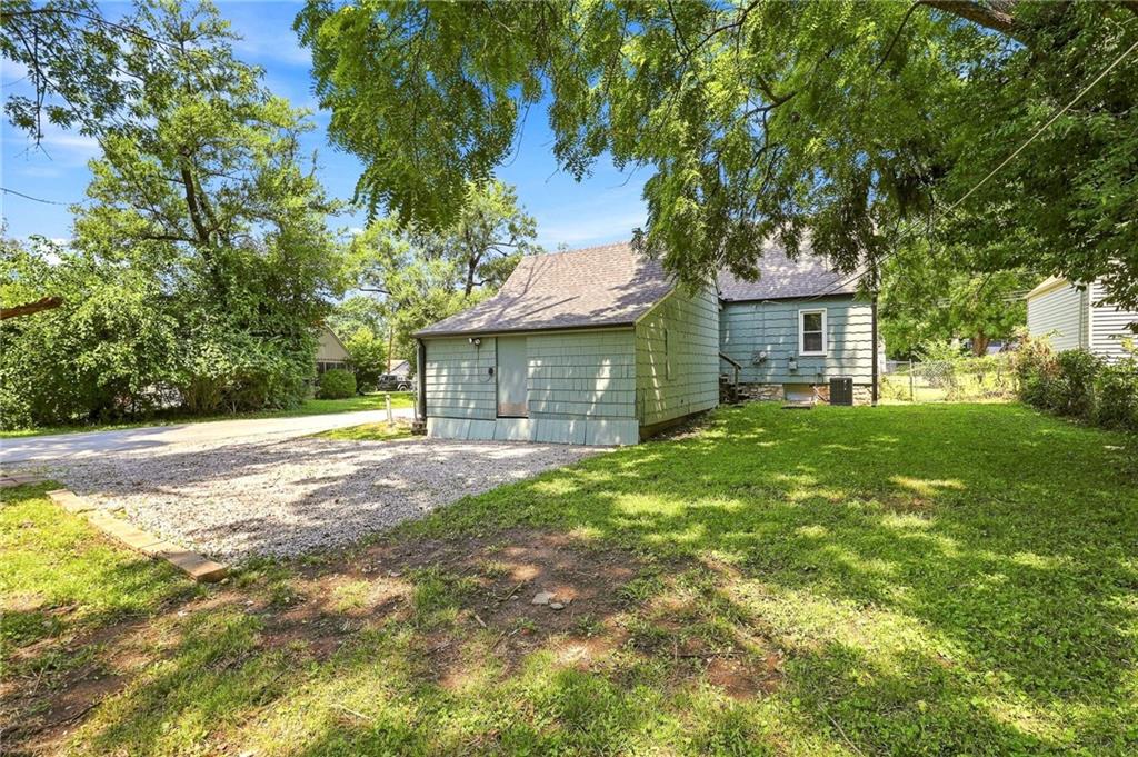 1301 E 80th St, Kansas City, MO 64131