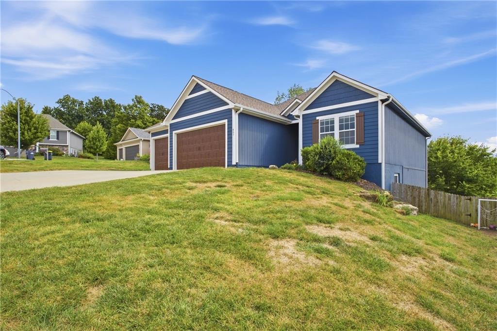807 SW Mill Creek Ct, Grain Valley, MO 64029