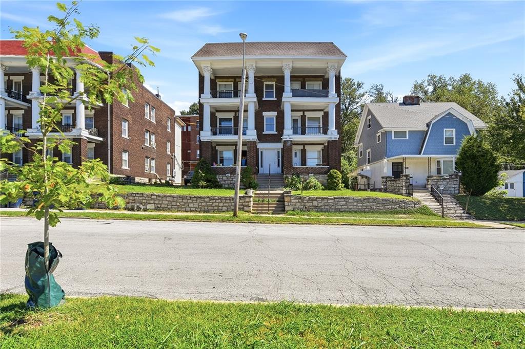 305 Bellefontaine Ave, Kansas City, MO 64124