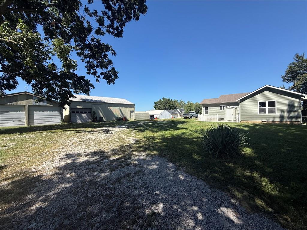 663 Golf Rd, Lexington, MO 64067
