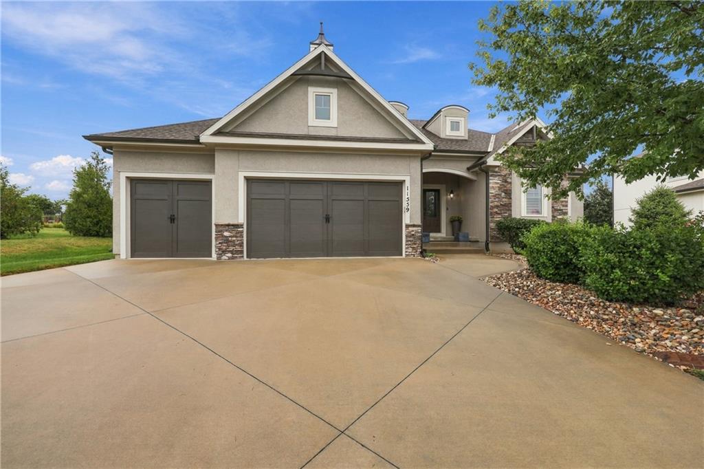 11559 S Roundtree St, Olathe, KS 66061