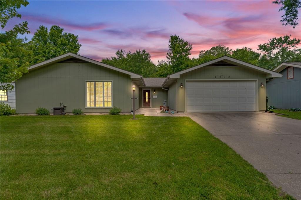 2904 Belle Haven Dr, Lawrence, KS 66046