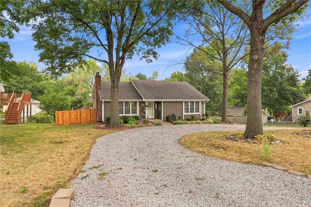 712 Shishir Rd, Peculiar, MO 64078