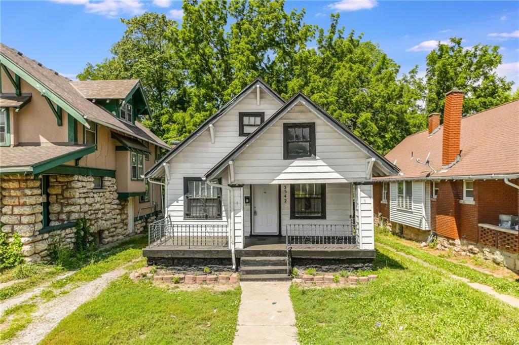 3542 College Ave, Kansas City, MO 64128