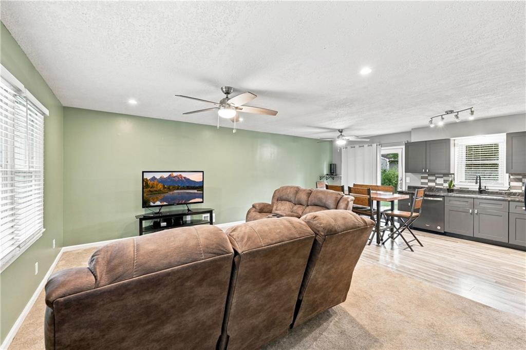2206 S Park Ave, Oak Grove, MO 64075