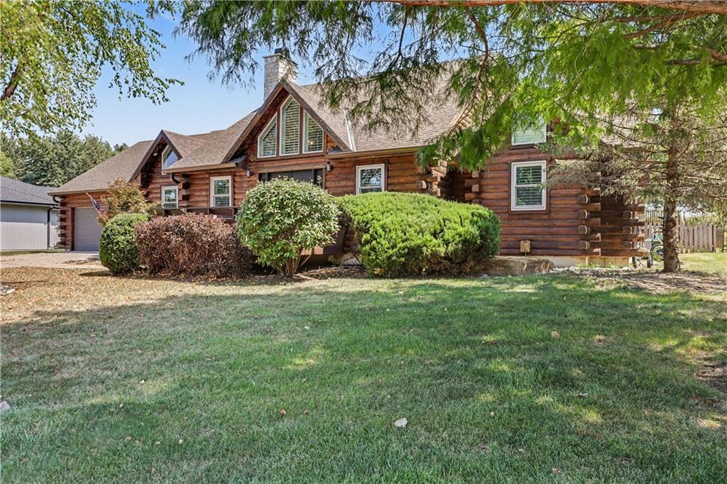 611 N Winnebago Dr, Lake Winnebago, MO 64034
