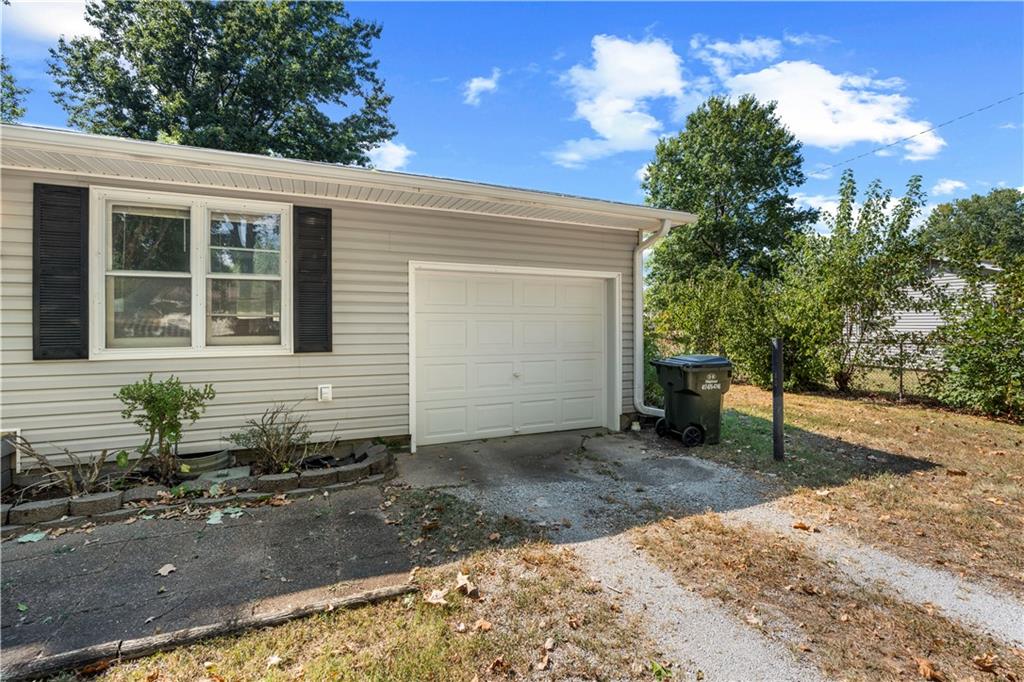 18822 S 1491 Rd, Nevada, MO 64772