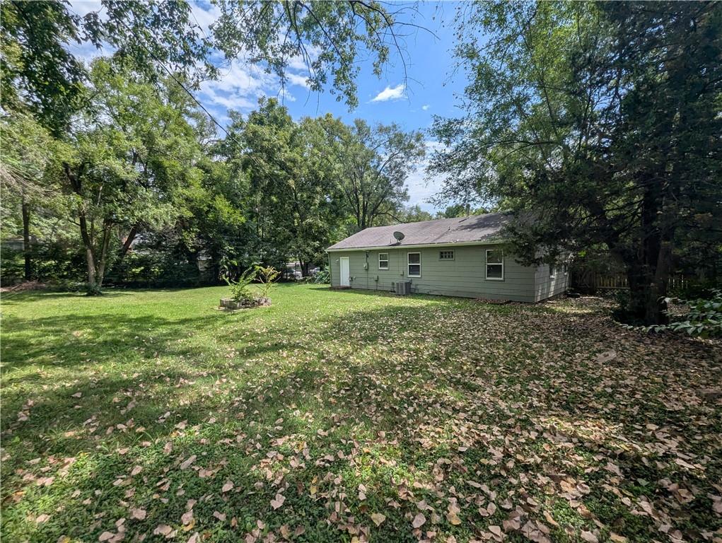 1206 E 134th St, Grandview, MO 64030