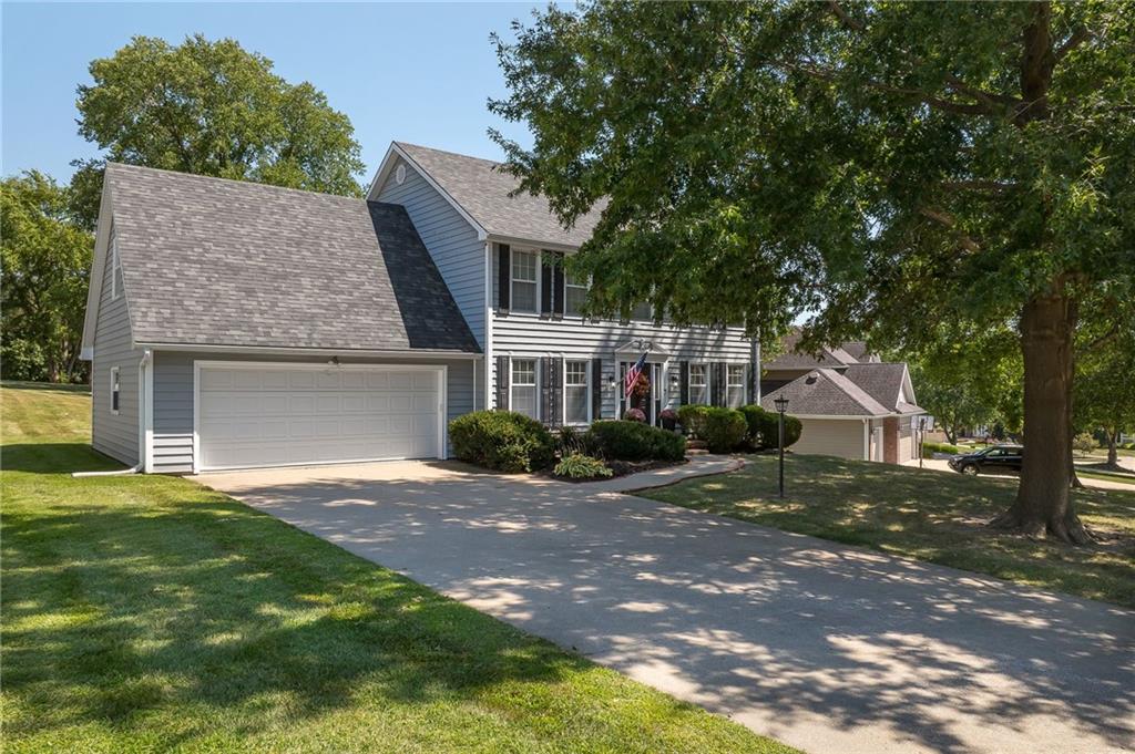 2201 Green Meadows Ct, St Joseph, MO 64506