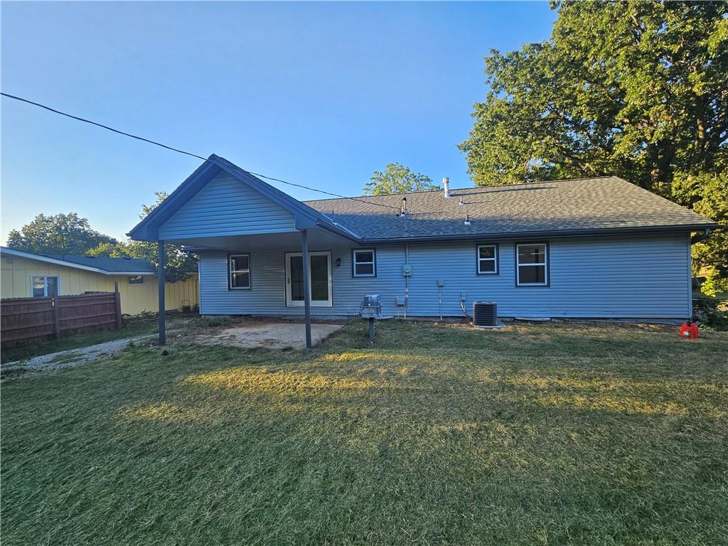 321 E 106th Ter, Kansas City, MO 64114