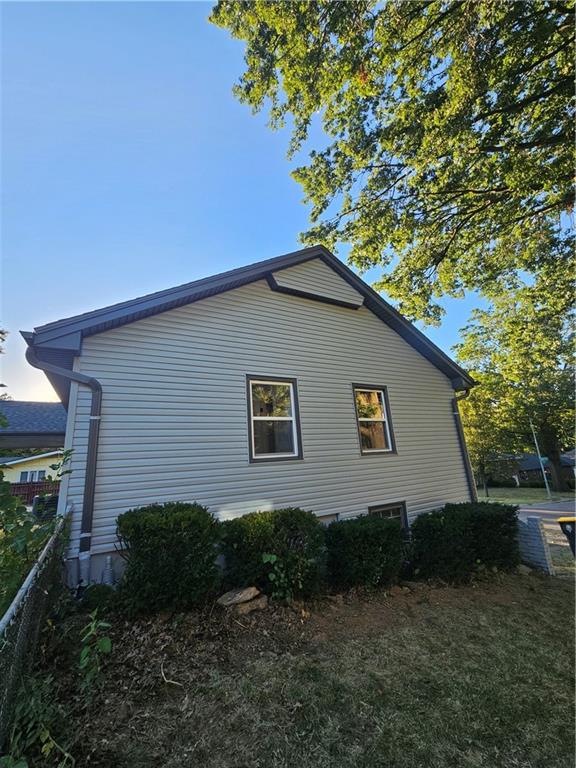 321 E 106th Ter, Kansas City, MO 64114