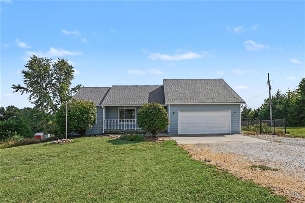 21051 Hemphill Rd, Tonganoxie, KS 66086