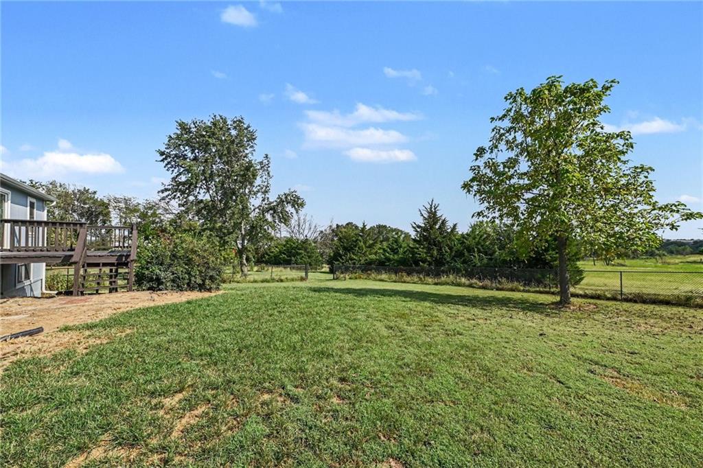 21051 Hemphill Rd, Tonganoxie, KS 66086