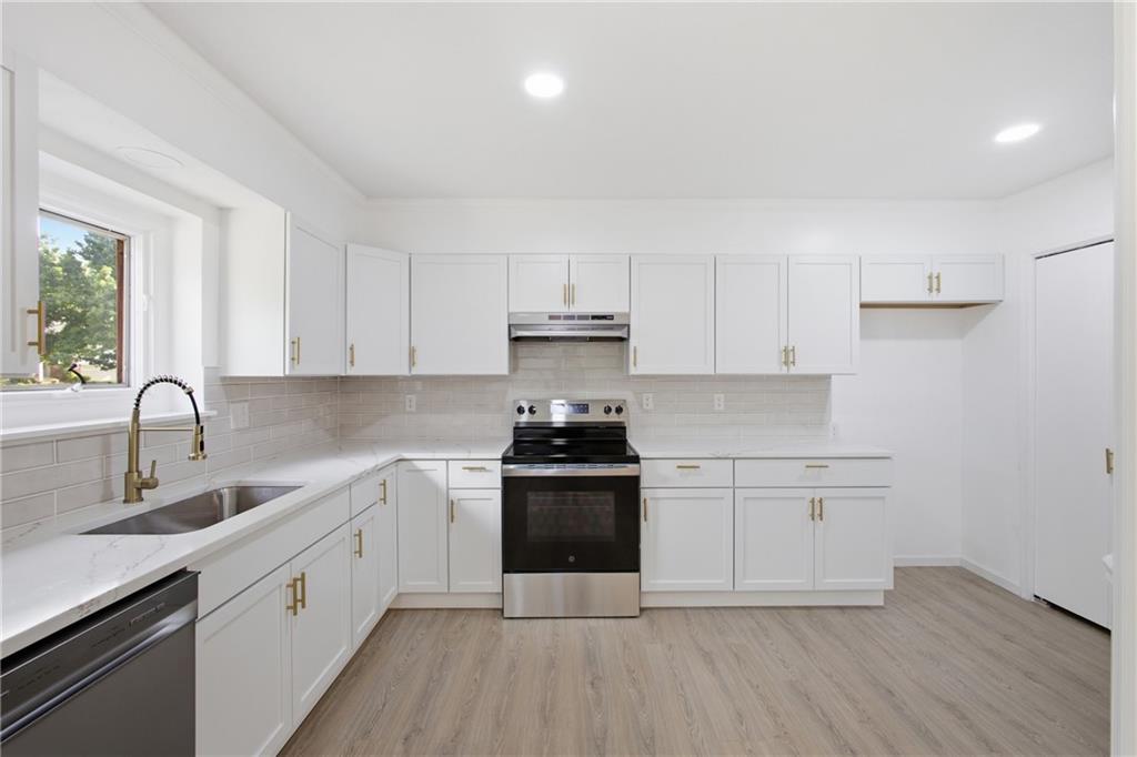 14906 W 89th St, Lenexa, KS 66215