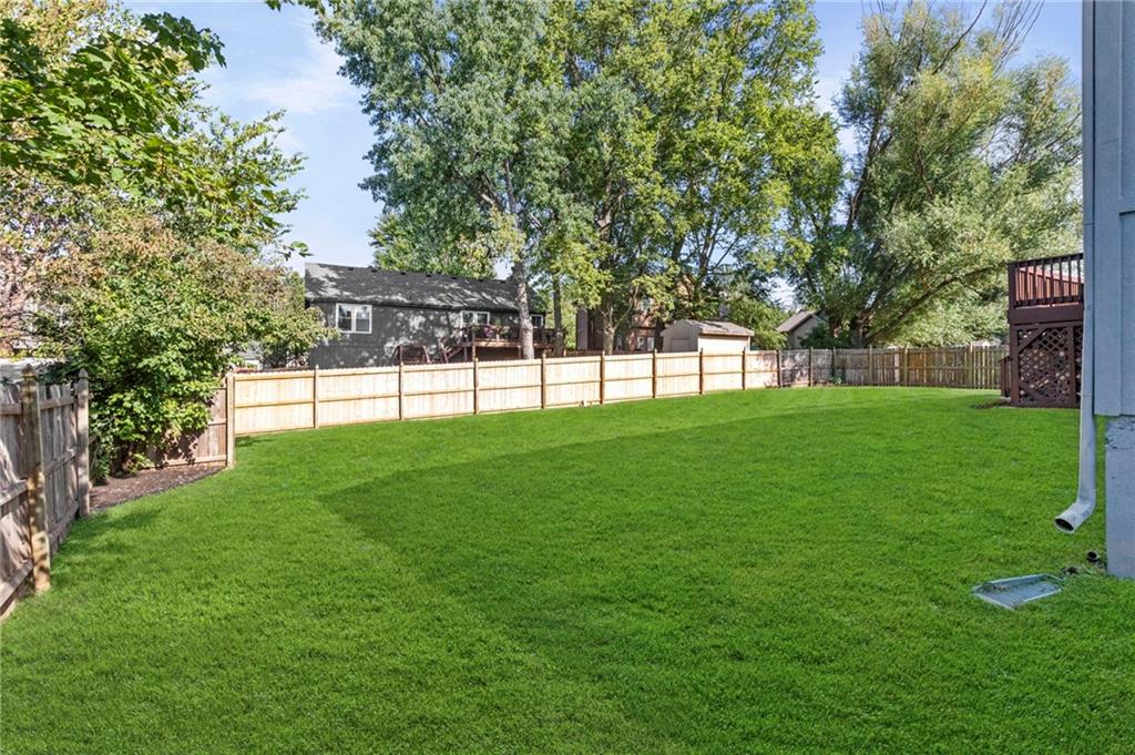 21812 S Vine St, Spring Hill, KS 66083