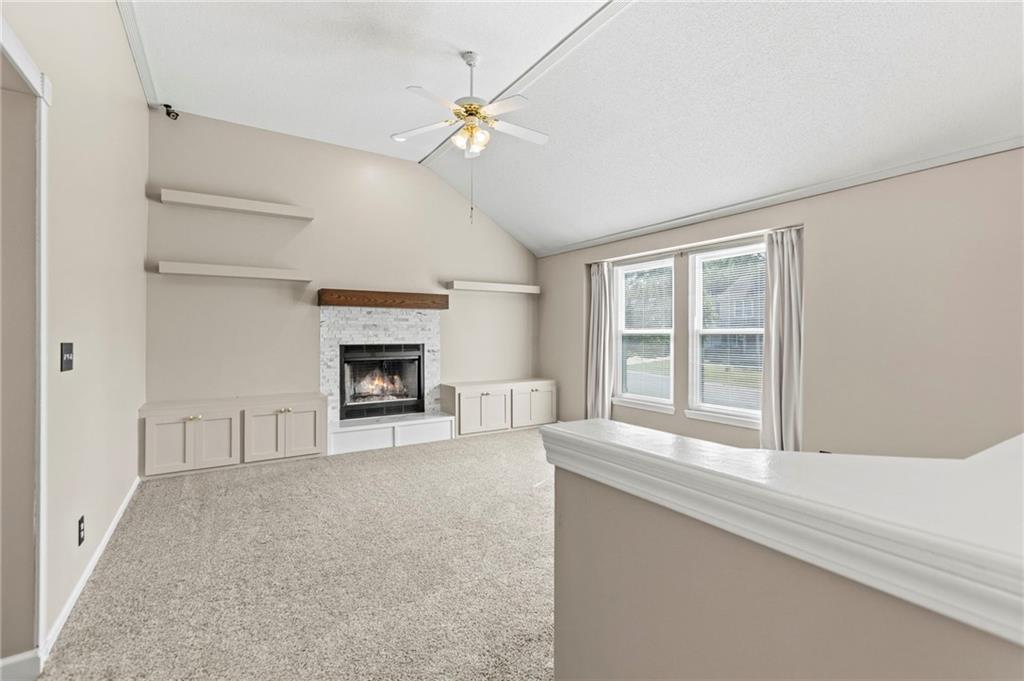 21812 S Vine St, Spring Hill, KS 66083