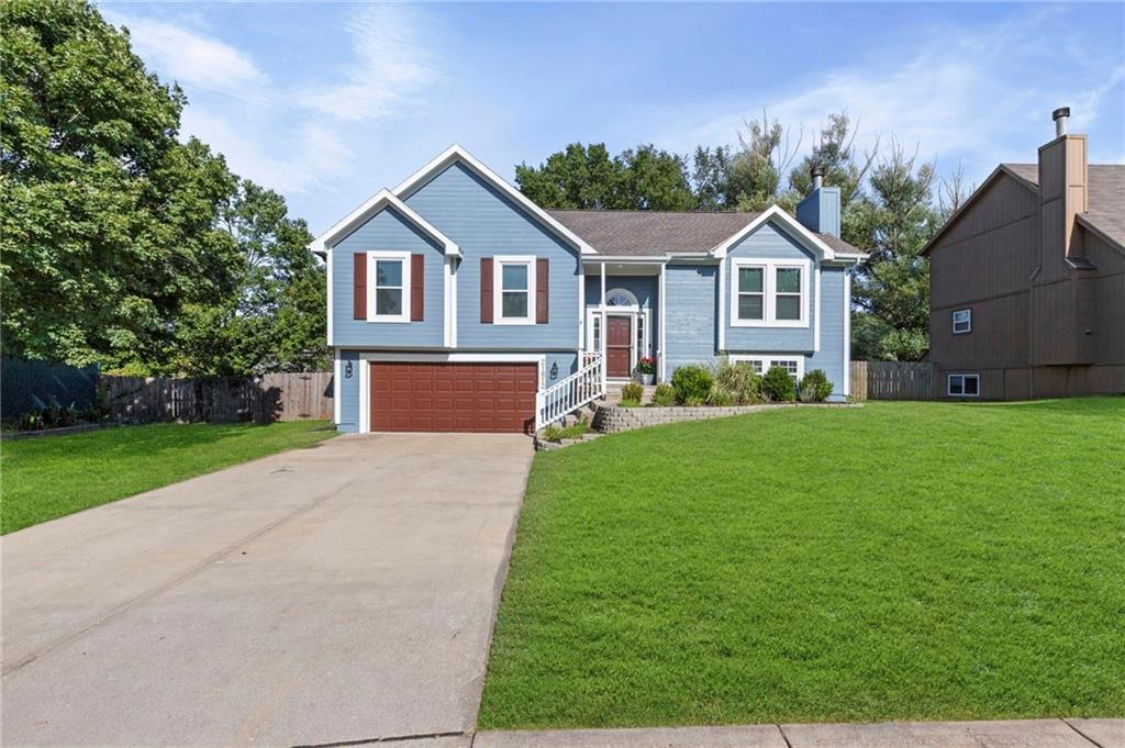 21812 S Vine St, Spring Hill, KS 66083