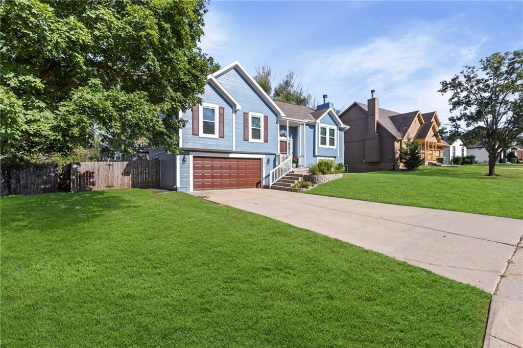 21812 S Vine St, Spring Hill, KS 66083