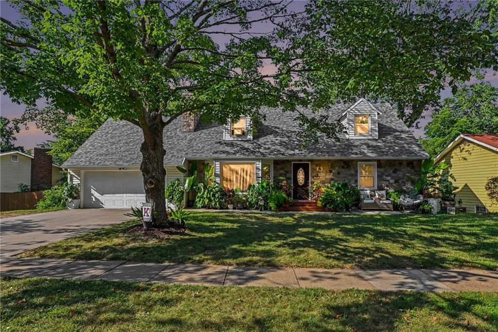 2905 Rimrock Dr, Lawrence, KS 66047
