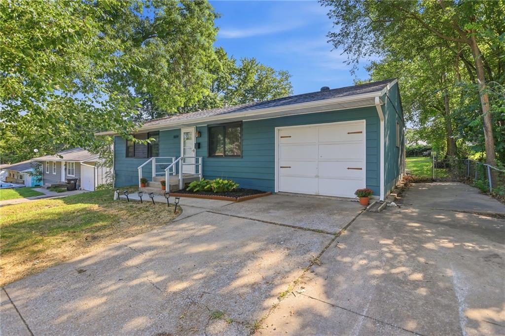 809 N Powahatan Dr, Independence, MO 64056