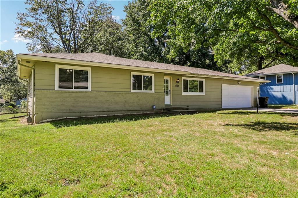 207 SW 19th St, Oak Grove, MO 64075