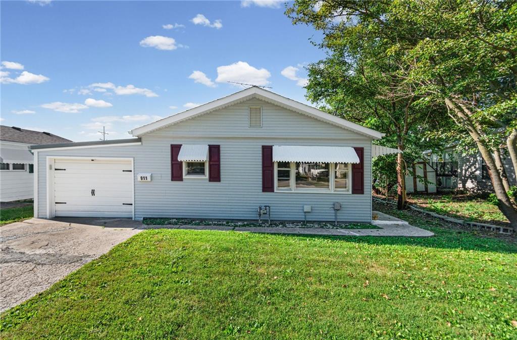 911 W 3rd St, Cameron, MO 64429