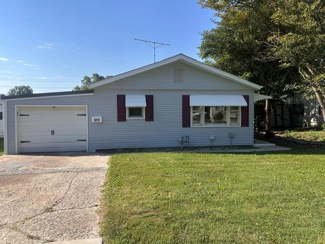 911 W 3rd St, Cameron, MO 64429