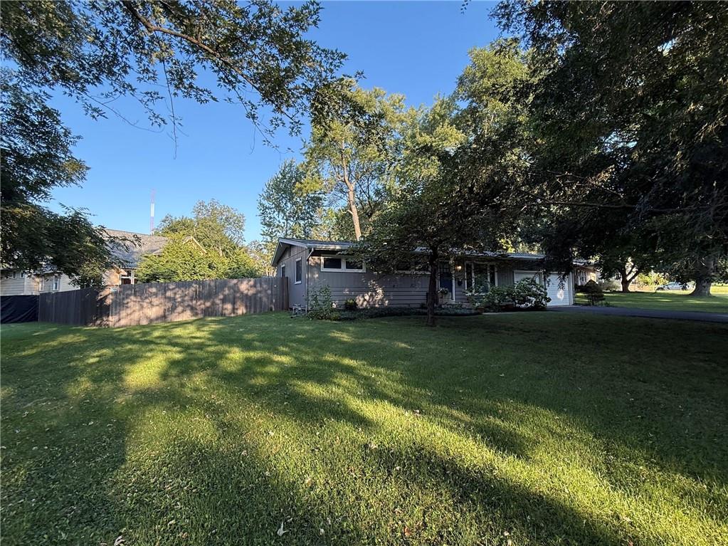 7956 Canterbury St, Prairie Village, KS 66208