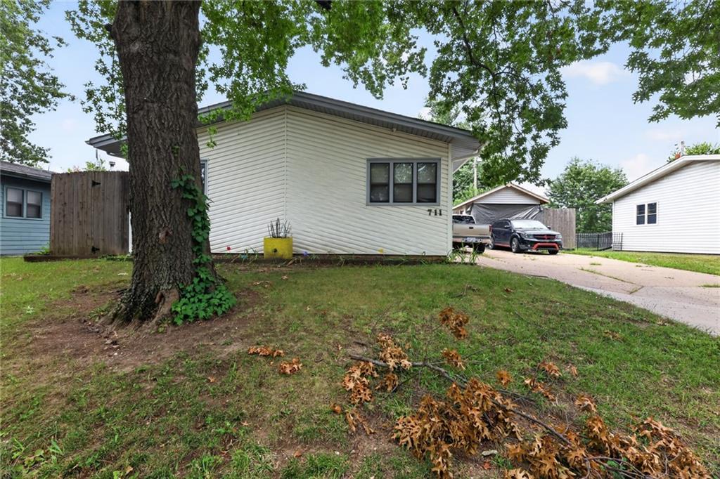 6711 Windsong Dr, Topeka, KS 66619