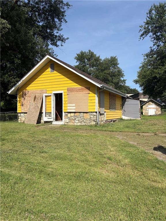 3717 N Brighton Ave, Kansas City, MO 64117
