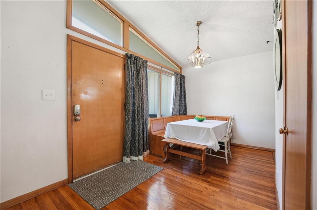 2301 60th Ter, Gladstone, MO 64118