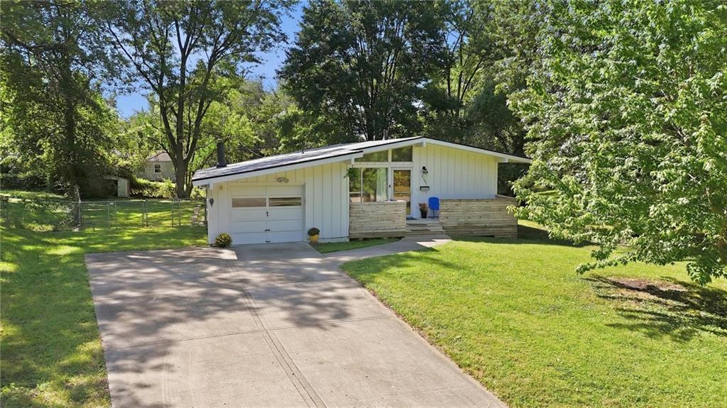 2301 60th Ter, Gladstone, MO 64118