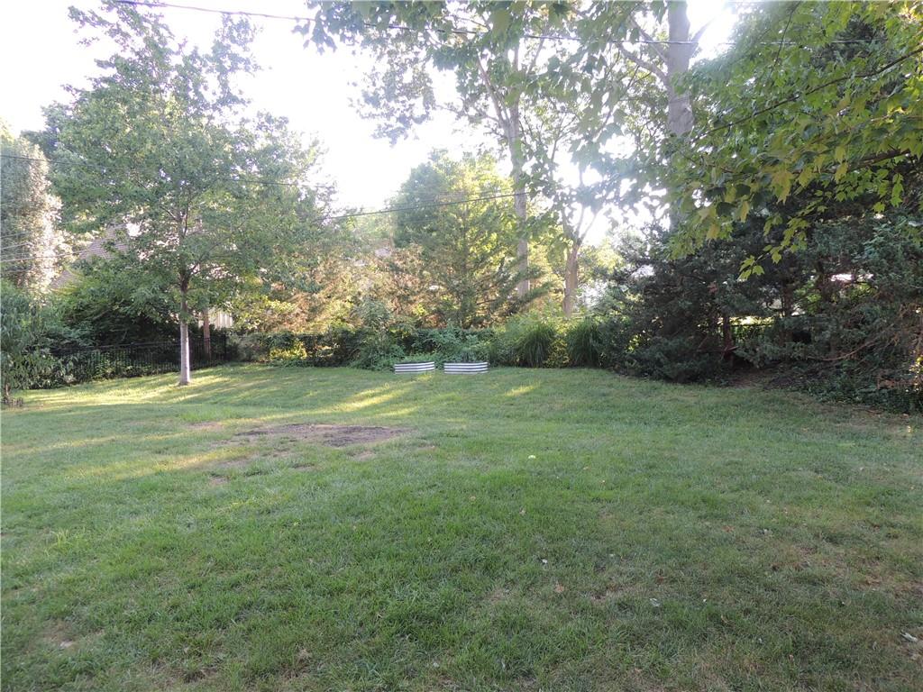 8703 Belleview Ave, Kansas City, MO 64114