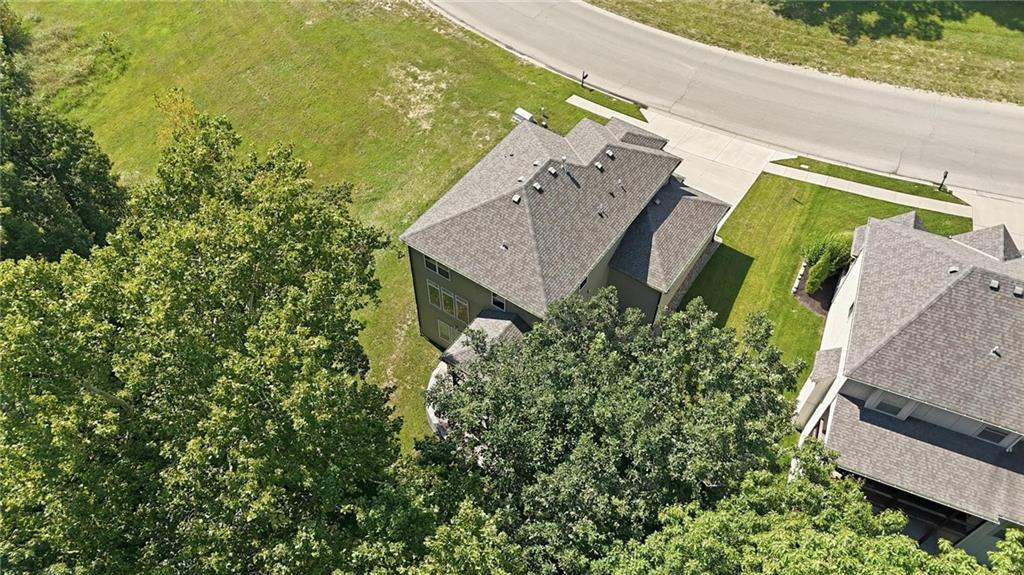 5805 Thousand Oaks Dr, Parkville, MO 64152