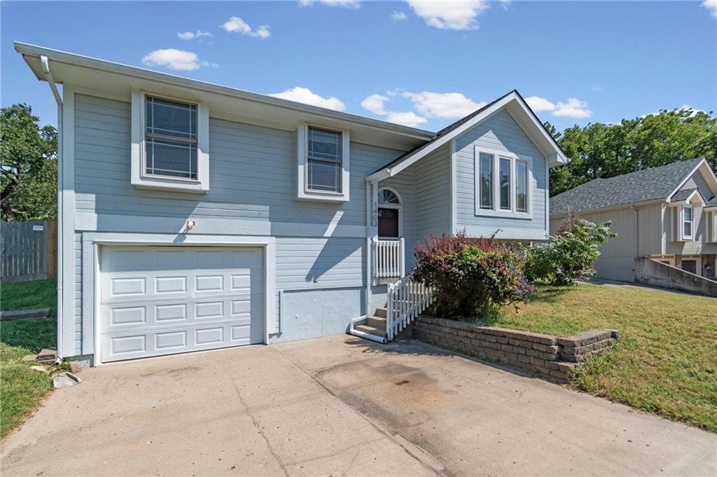 1403 Dickinson Rd, Independence, MO 64050