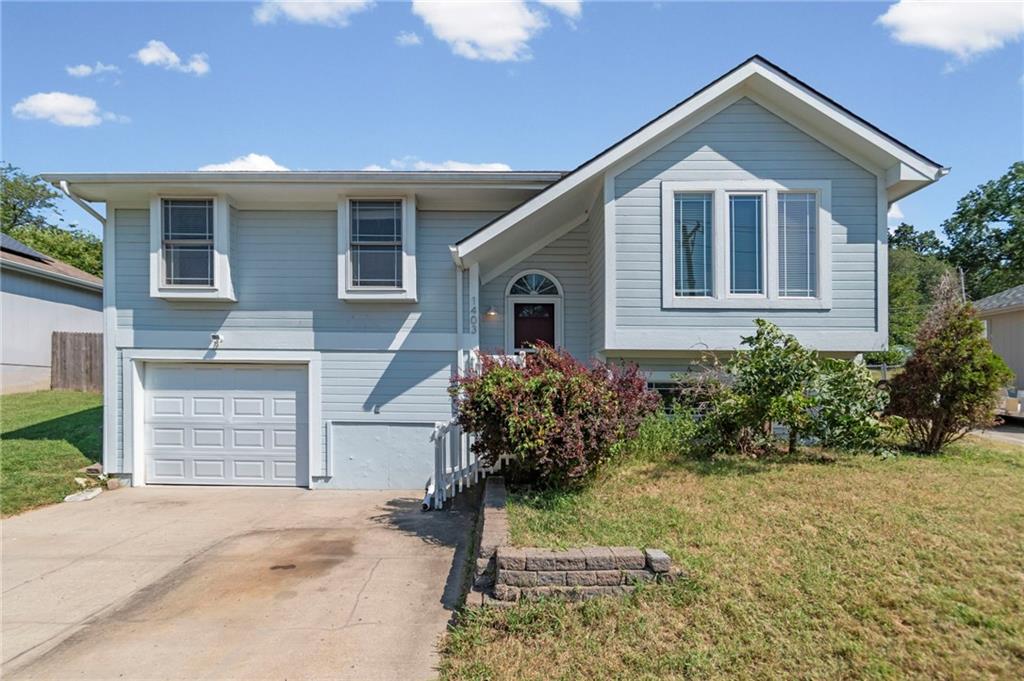 1403 Dickinson Rd, Independence, MO 64050