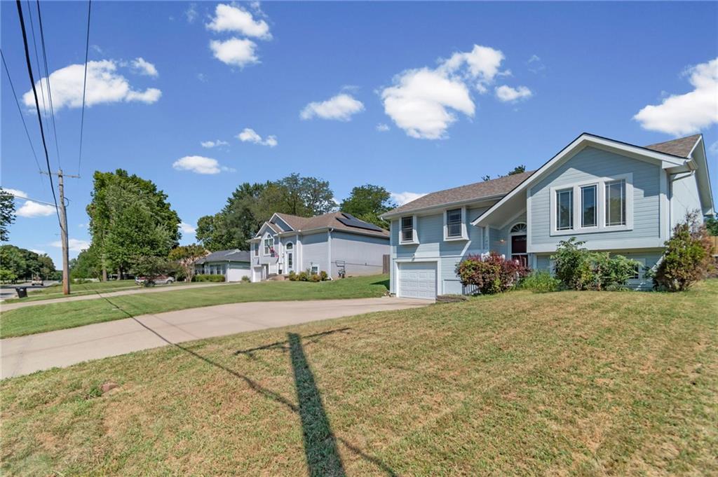 1403 Dickinson Rd, Independence, MO 64050