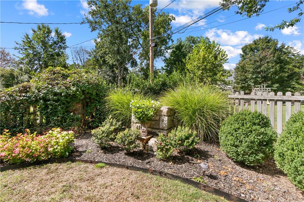 6234 Valley Rd, Kansas City, MO 64113