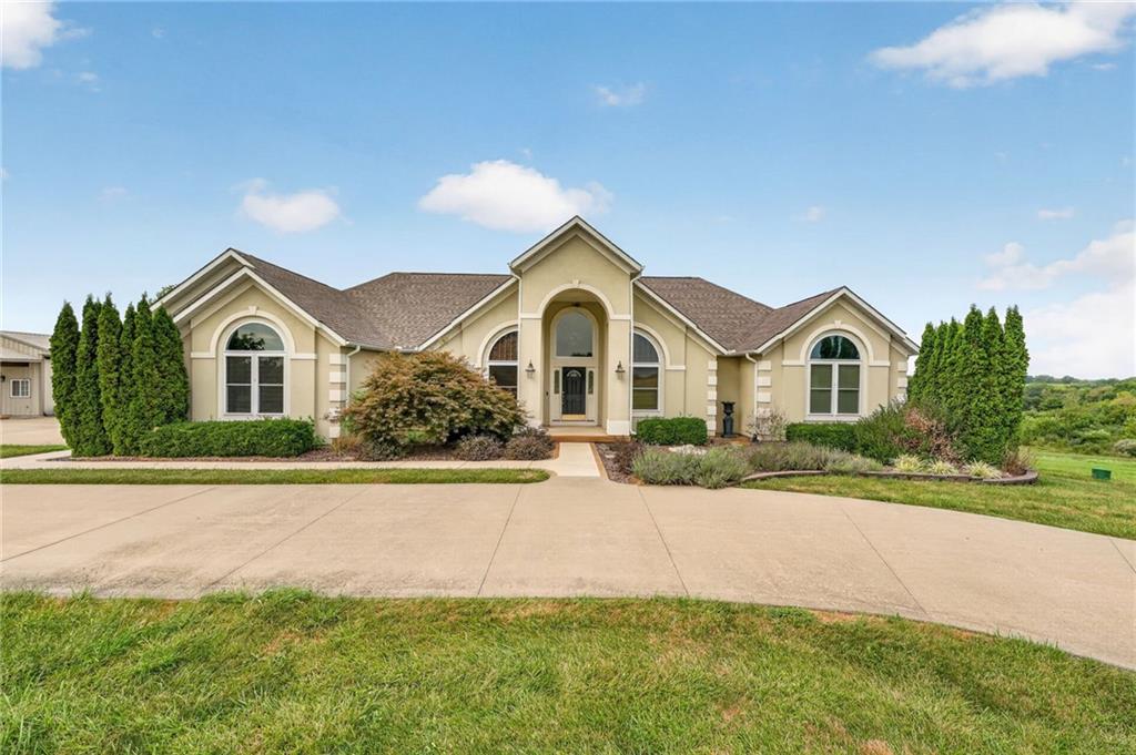 10030 Airfield Ln, Richmond, MO 64085