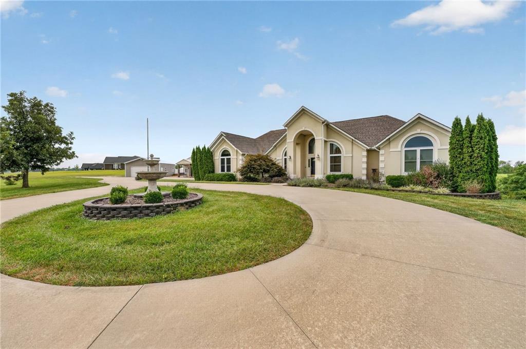 10030 Airfield Ln, Richmond, MO 64085
