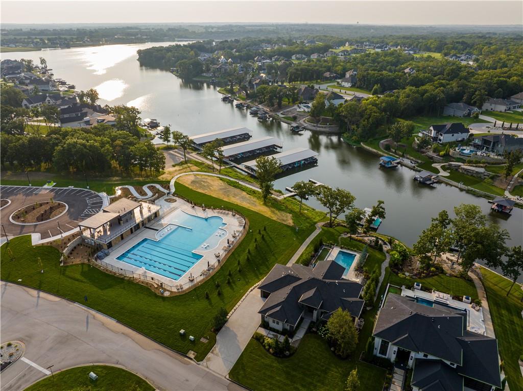 404 South Shore Dr, Lake Winnebago, MO 64034